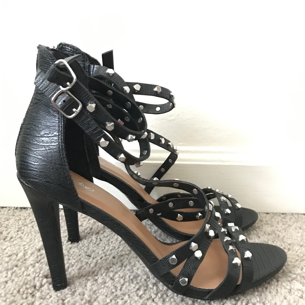Mossimo Black Pleather Heels - Picture 2 of 3